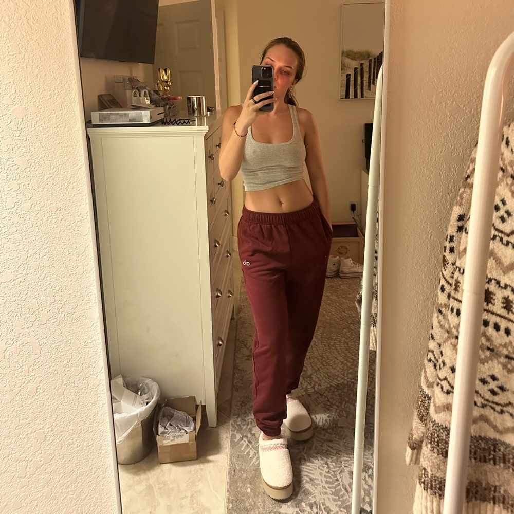 NWOT Alo Yoga Sweatpants